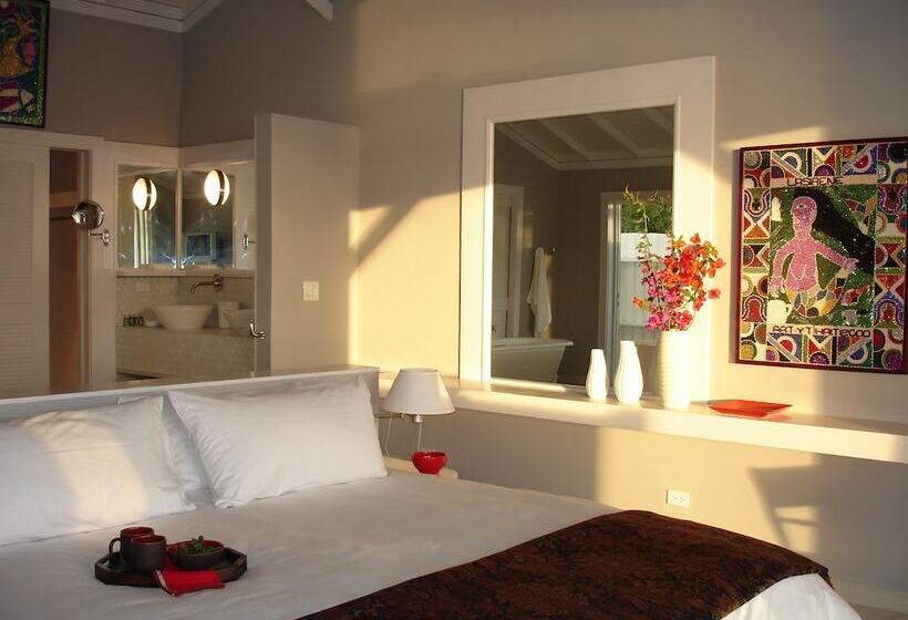 کابین, Coral Sands Inn & Cottages