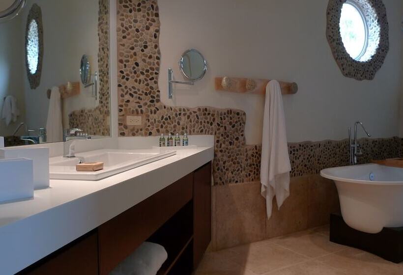 کابین, Coral Sands Inn & Cottages