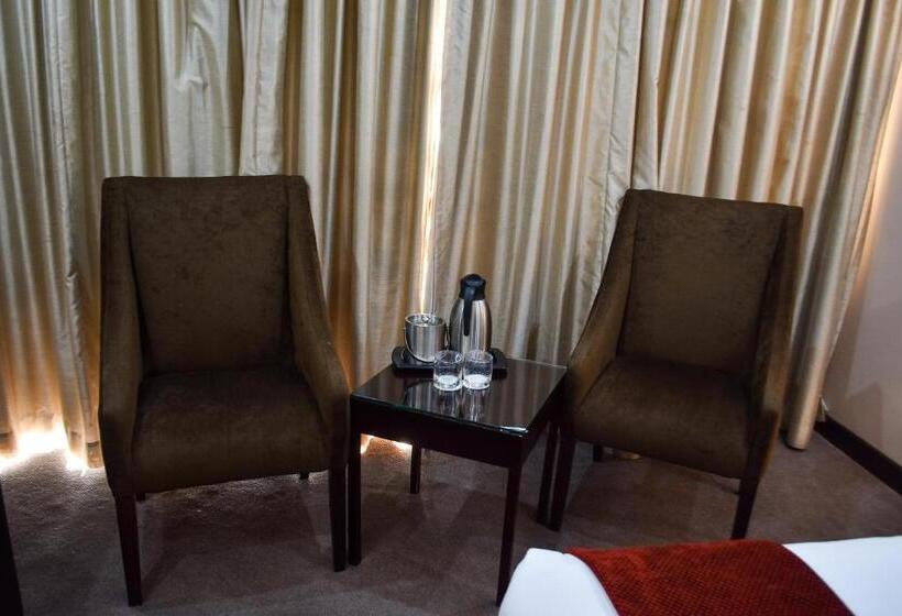 Camera Standard, Cresta Thapama