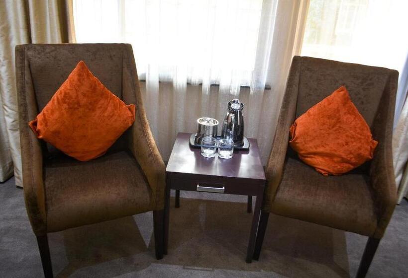 Suite Executive, Cresta Thapama