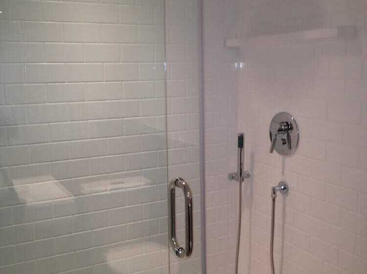 Номер Стандарт, Elk + Avenue