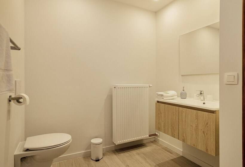 اتاق راحتی, Georges