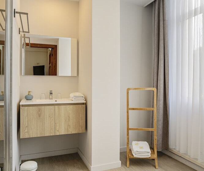 اتاق راحتی, Georges