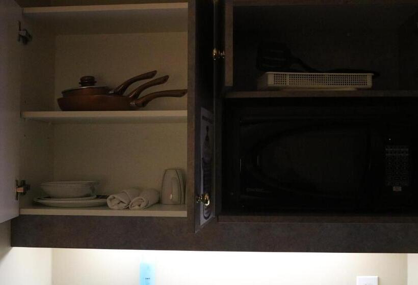 جناح, Nomad Hotel & Suites