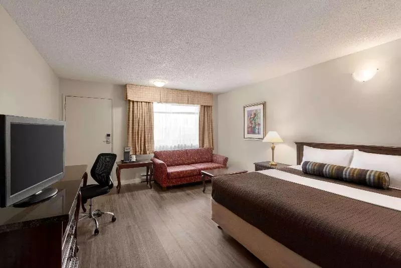 スタンダードルーム, Ramada By Wyndham Gananoque Provincial Inn