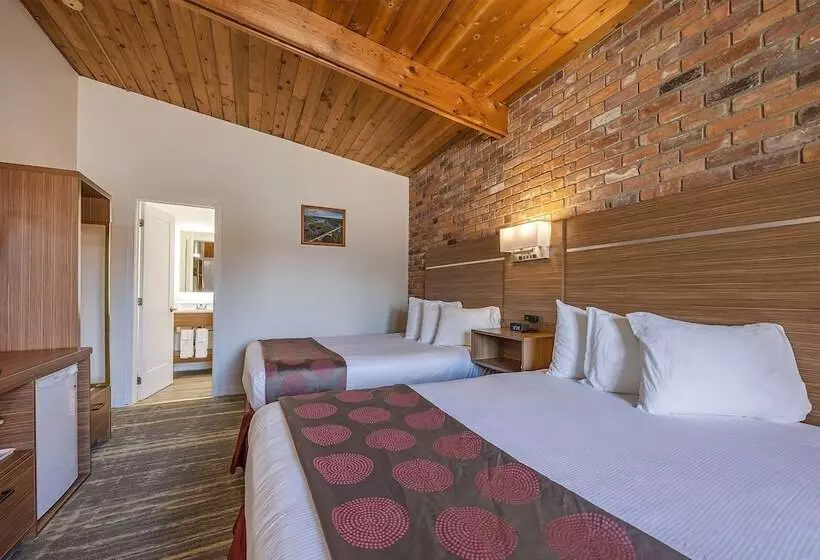 ２ダブルベッドのスタンダードルーム, Ramada By Wyndham Gananoque Provincial Inn