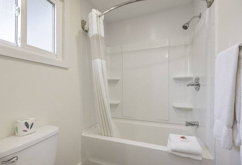 Номер Стандарт 2 Двуспальные Кровати, Ramada By Wyndham Gananoque Provincial Inn