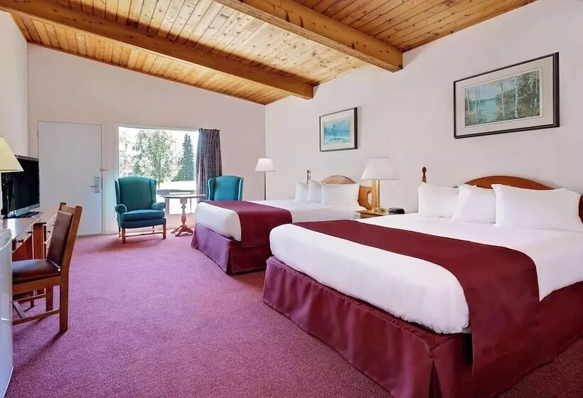 ２ダブルベッドのスタンダードルーム, Ramada By Wyndham Gananoque Provincial Inn