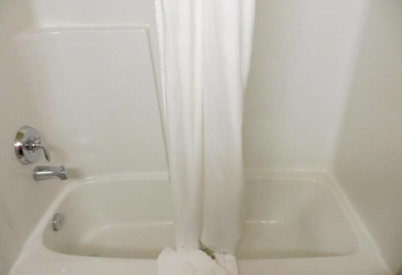 キングサイズベッドのエクゼクティブルーム, Super 8 By Wyndham Abbotsford Bc