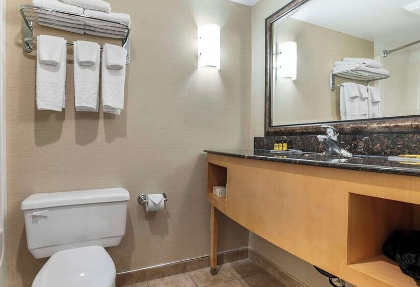 ２ダブルベッドのスタンダードルーム, Best Western Plus Kelowna Hotel & Suites