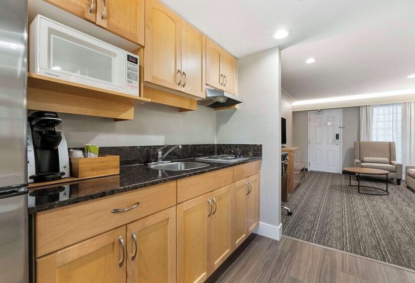 스위트, Best Western Plus Kelowna Hotel & Suites