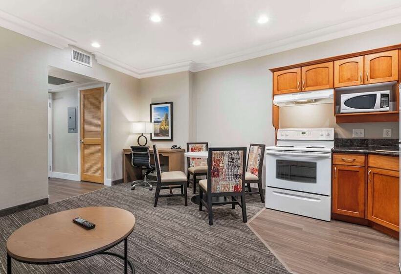 スイート, Best Western Plus Kelowna Hotel & Suites