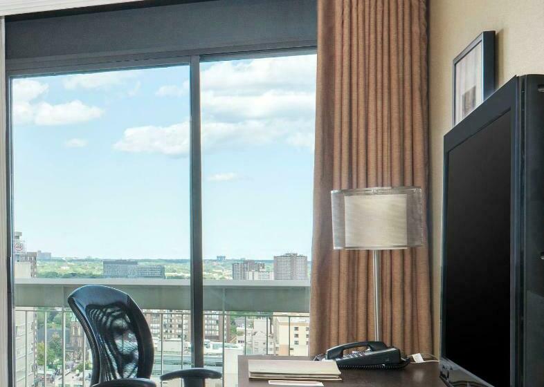 キングサイズベッドのデラックスルーム, Chelsea Hotel Toronto
