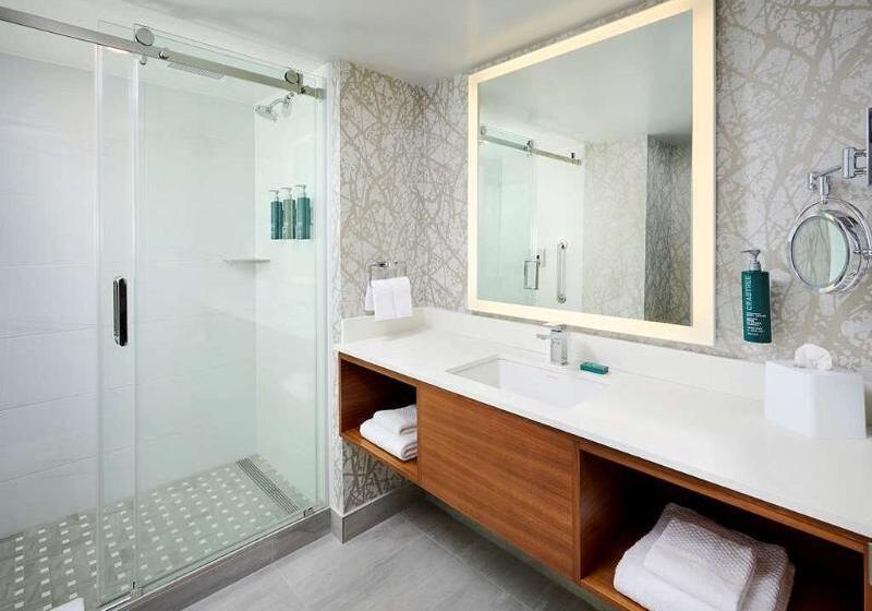 带大床的标准间, Doubletree By Hilton Windsor Hotel & Suites