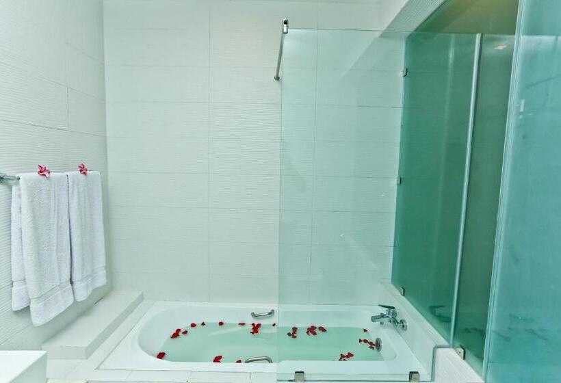 豪华海景房带阳台, Golden Star Beach Hotel