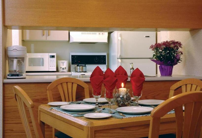 디럭스 스위트, Cartier Place Suite