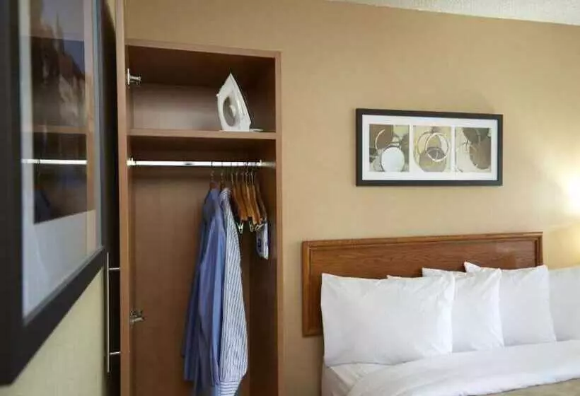 １階のスタンダードルーム, Comfort Inn Gatineau