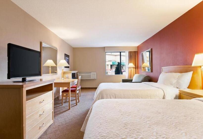 ２ダブルベッドのスタンダードルーム, Days Inn By Wyndham Niagara Falls Near The Falls