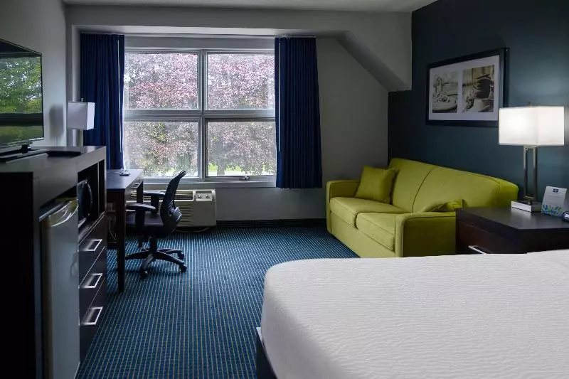 Standard-huone King-vuode, Days Inn By Wyndham Sarnia Harbourfront