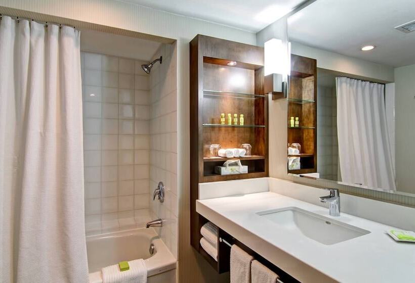 프리미엄 룸, Delta Hotels By Marriott Toronto East