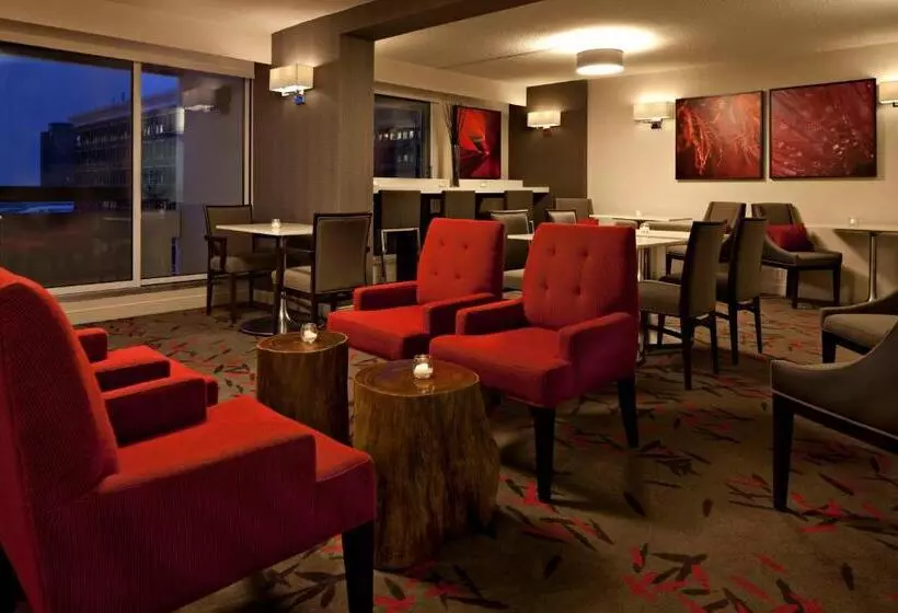 اتاق استاندارد با تخت بزرگ, Delta Hotels By Marriott Winnipeg