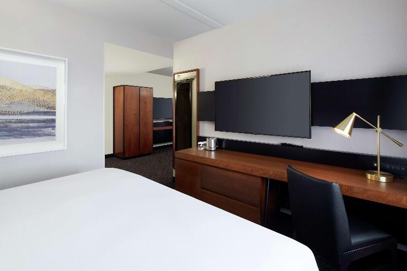 스탠다드 스튜디오 킹침대, DoubleTree by Hilton Montreal Airport