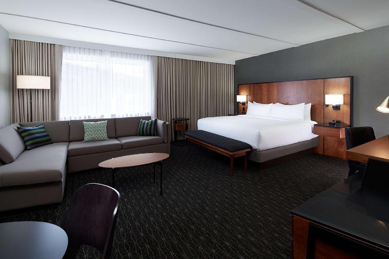 스탠다드 스튜디오 킹침대, DoubleTree by Hilton Montreal Airport