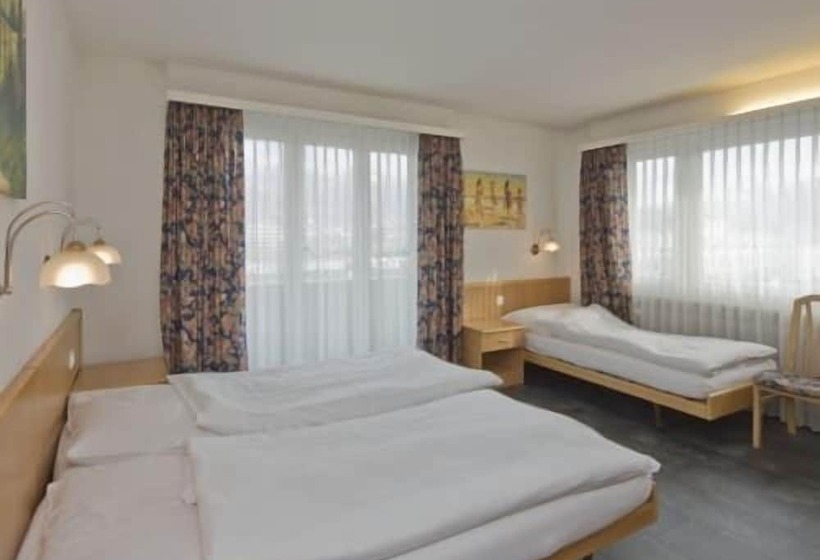 חדר סטנדרט לשלושה, Europe Brig