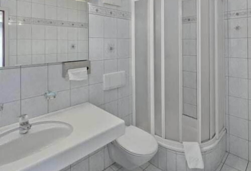 חדר בסיסי, Europe Brig