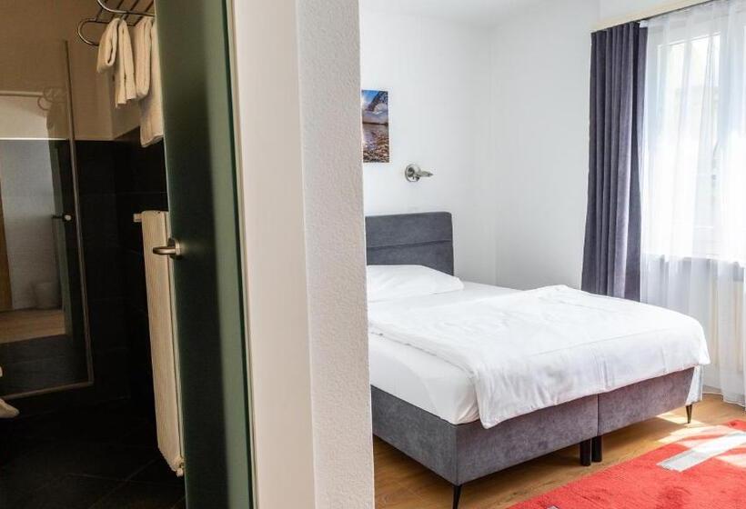 חדר אקונומי, Europe Brig