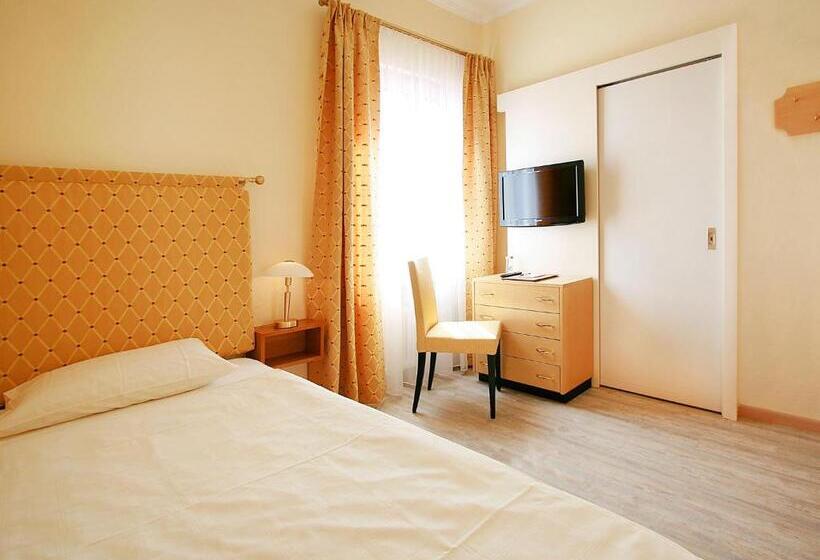 Quarto Individual Clássico, Garni Golf