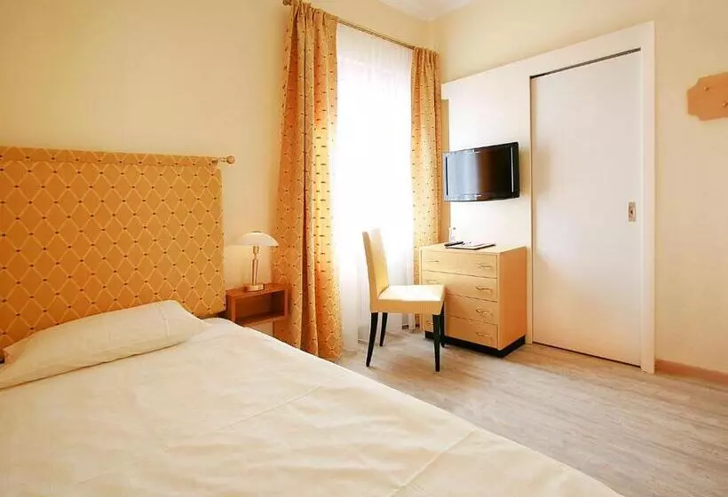 Quarto Individual Clássico, Garni Golf