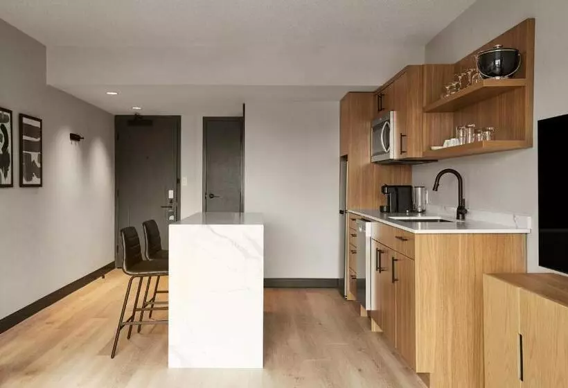 キングサイズベッドのスイートルーム, Hyatt Place Montreal Downtown
