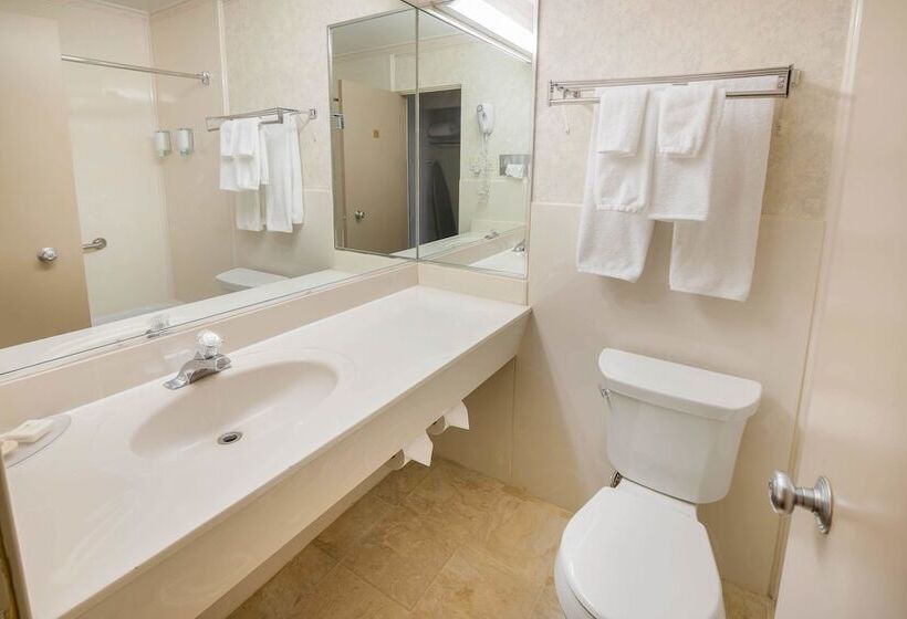 Family Suite, Ramada By Wyndham Thunder Bay Airlane