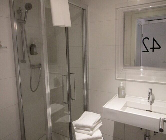 חדר אקונומי, & Restaurant Forni