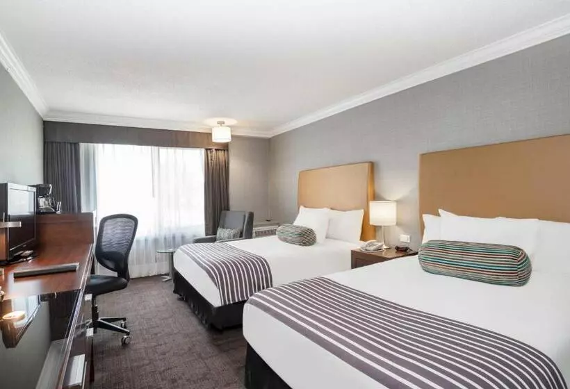 ２ダブルベッドのスタンダードルーム, Sandman Hotel Vernon