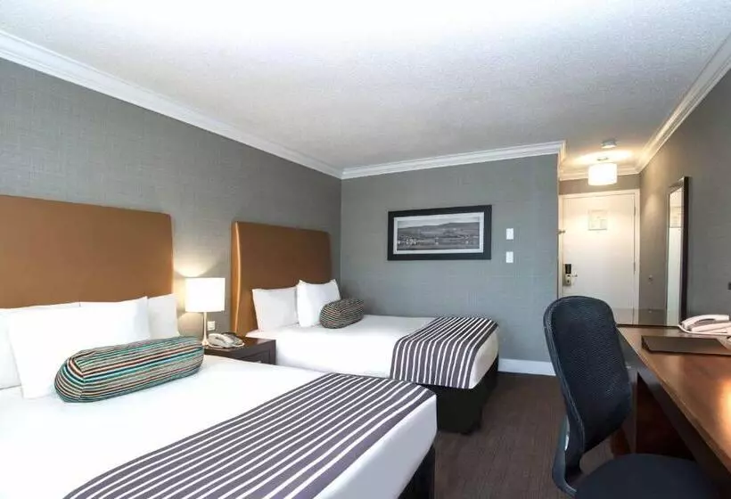 ２ダブルベッドのスタンダードルーム, Sandman Hotel Vernon
