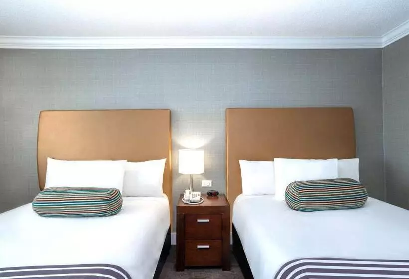 ２ダブルベッドのスタンダードルーム, Sandman Hotel Vernon