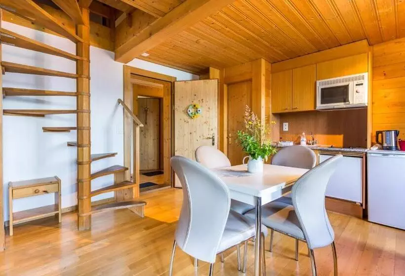 Penthouse Suite, Sterne
