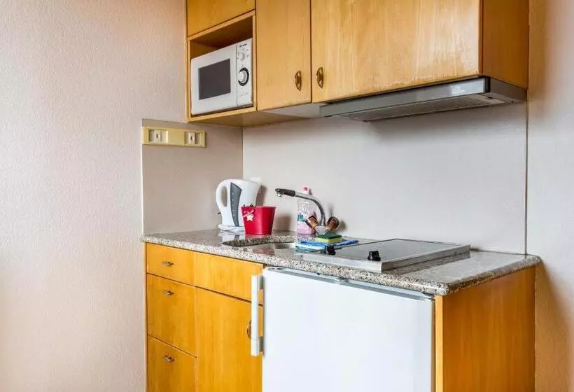 1 Bedroom Apartment with Balcony, Sterne