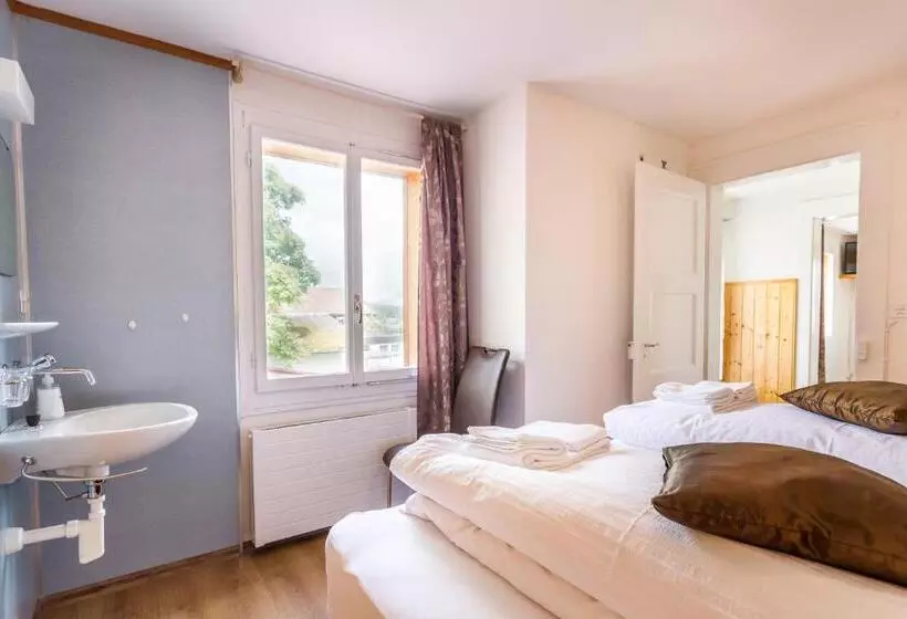 1 Bedroom Apartment with Balcony, Sterne