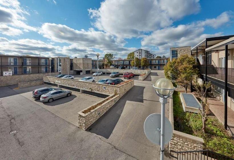 מיטת קינג בסוויטה, The Falls Hotel & Inn