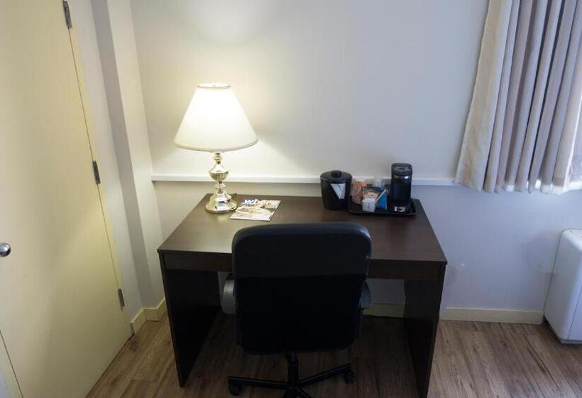 디럭스 룸, The Marlborough