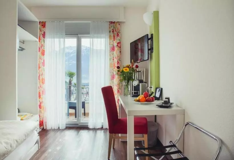 Comfort Yhden Hengen Huone, Tobler