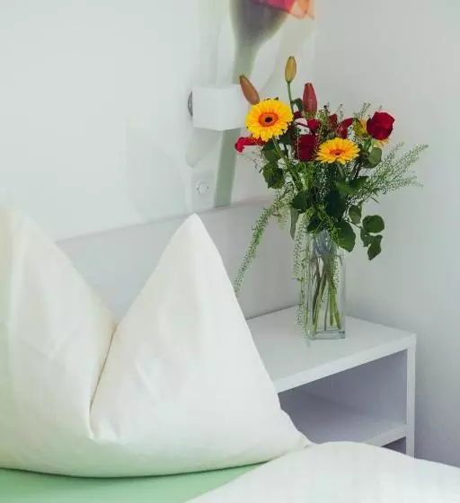 Comfort Yhden Hengen Huone, Tobler