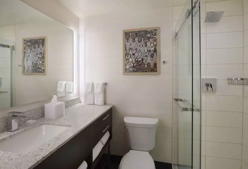 سوییت, Towneplace Suites By Marriott Oshawa