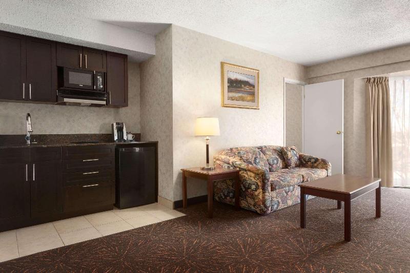 Люкс Кровать Кинг, Travelodge By Wyndham Lloydminster