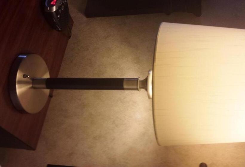 غرفة قياسية, Travelodge By Wyndham Lloydminster