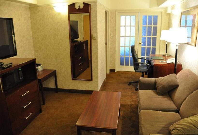 Люкс Кровать Кинг, Travelodge By Wyndham Lloydminster