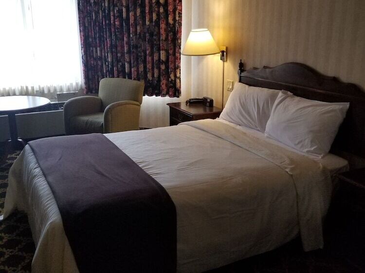 غرفة قياسية, Travelodge By Wyndham Niagara Falls Lundys Lane